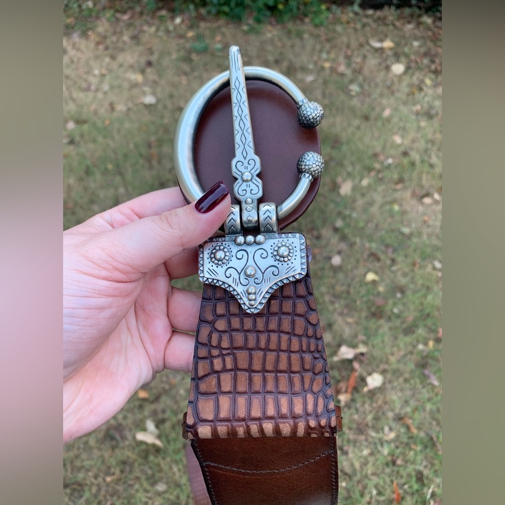 Vintage Oversized Leather Belt with Ornate Buckle - Picture 16 of 16